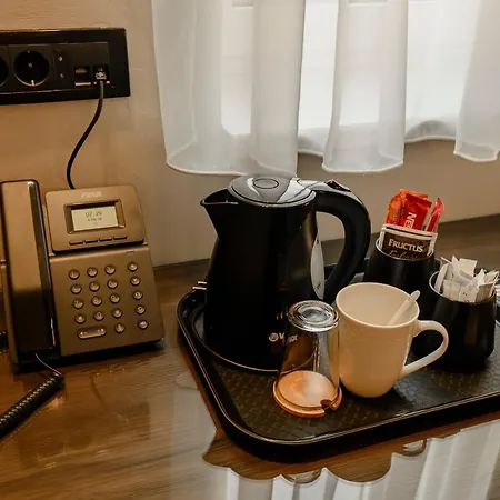 Leskovac Отель *